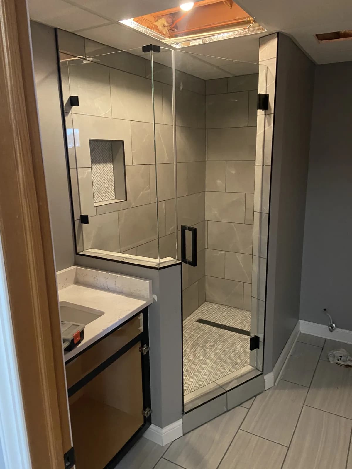TWO THIRDS NEO-ANGLE ENCLOSURE